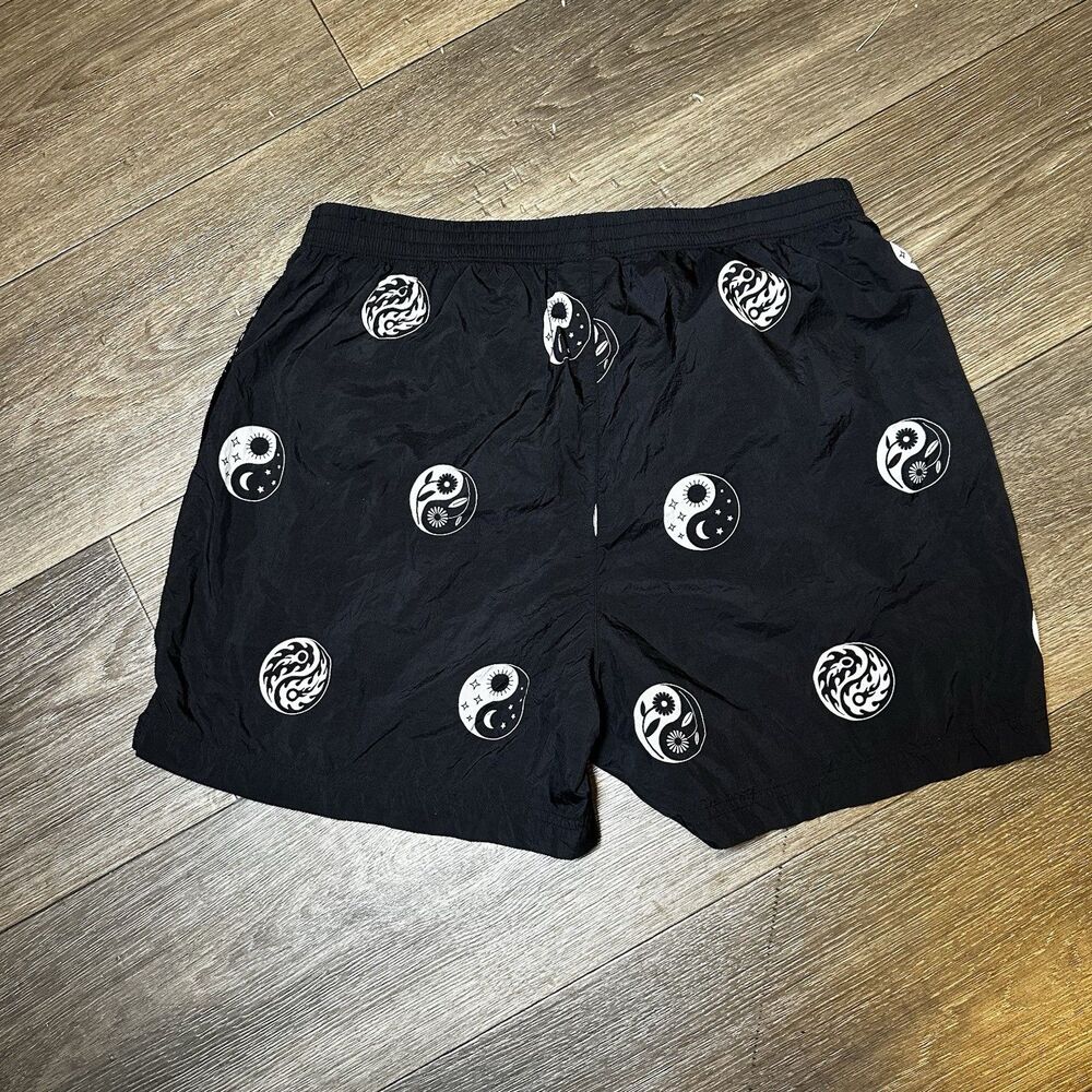 Nike Ying Yang Pattern Size Running Shorts Rare M… - image 3